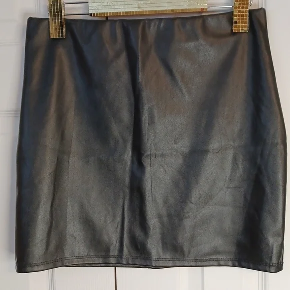 Seduction Black Leatherlike Mini Skirt - Picture 3 of 6